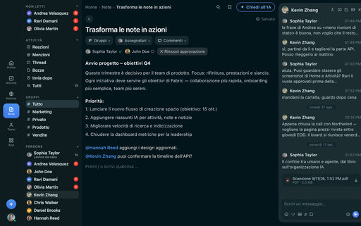 FabricLoop note intitolata Turn Notes Into Action in italiano, con gruppi, assegnatari e un'approvazione, accanto alla conversazione Q2 Launch